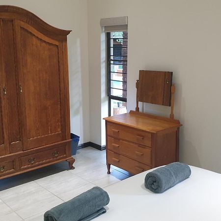 Honeybird Self Catering Accommodation フルフルウェ エクステリア 写真