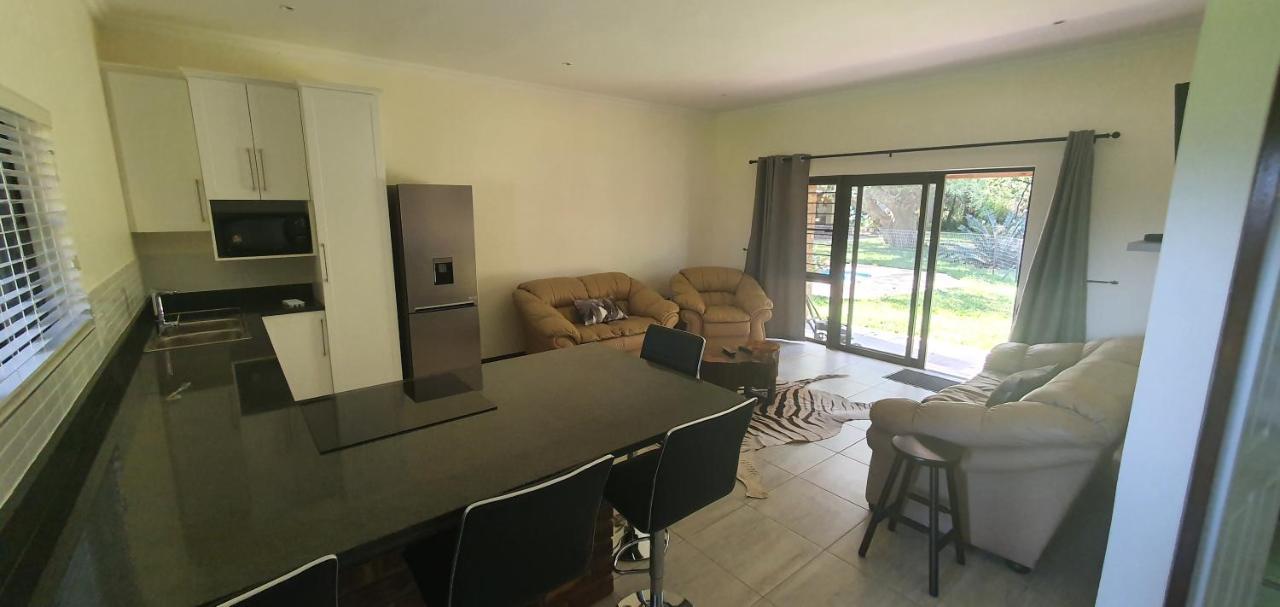 Honeybird Self Catering Accommodation フルフルウェ エクステリア 写真