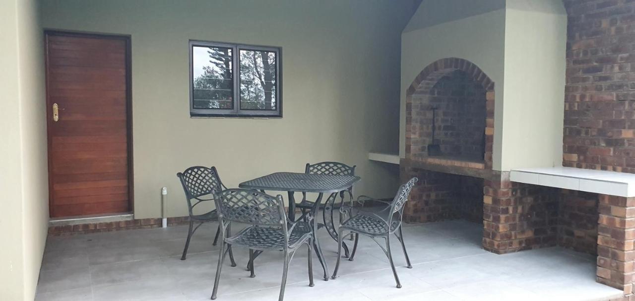 Honeybird Self Catering Accommodation フルフルウェ エクステリア 写真