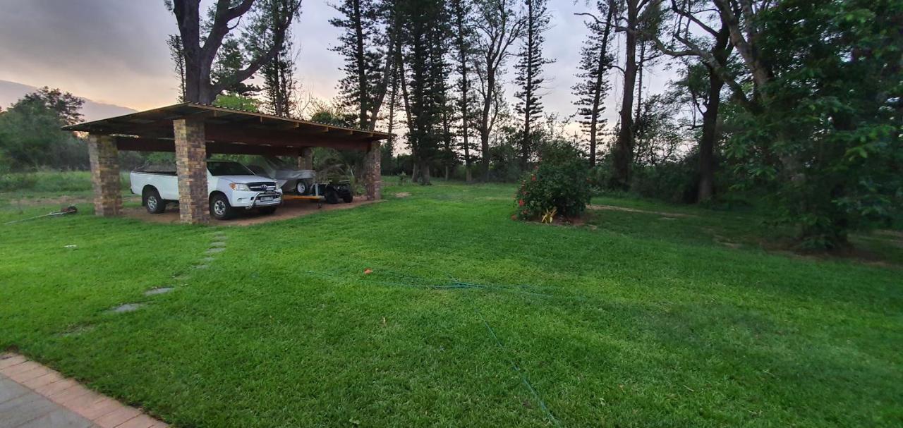 Honeybird Self Catering Accommodation フルフルウェ エクステリア 写真
