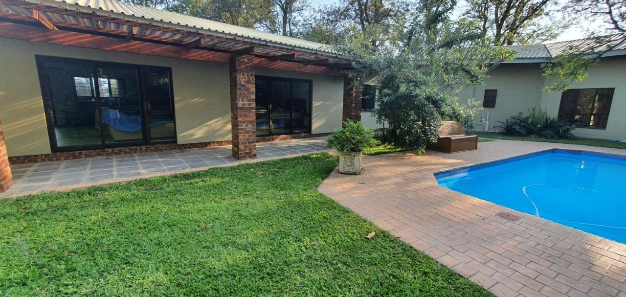 Honeybird Self Catering Accommodation フルフルウェ エクステリア 写真