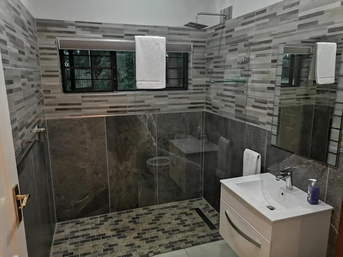 Honeybird Self Catering Accommodation フルフルウェ エクステリア 写真