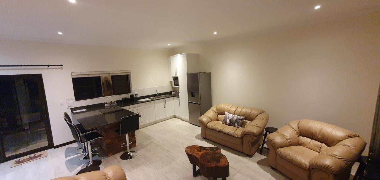 Honeybird Self Catering Accommodation フルフルウェ エクステリア 写真