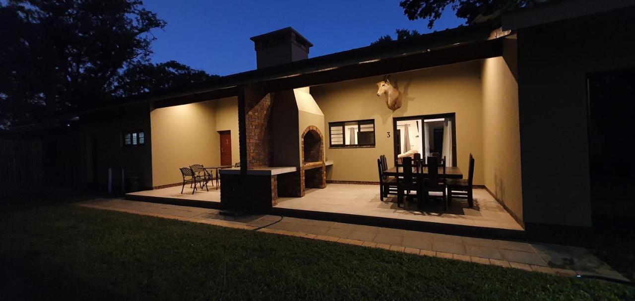 Honeybird Self Catering Accommodation フルフルウェ エクステリア 写真